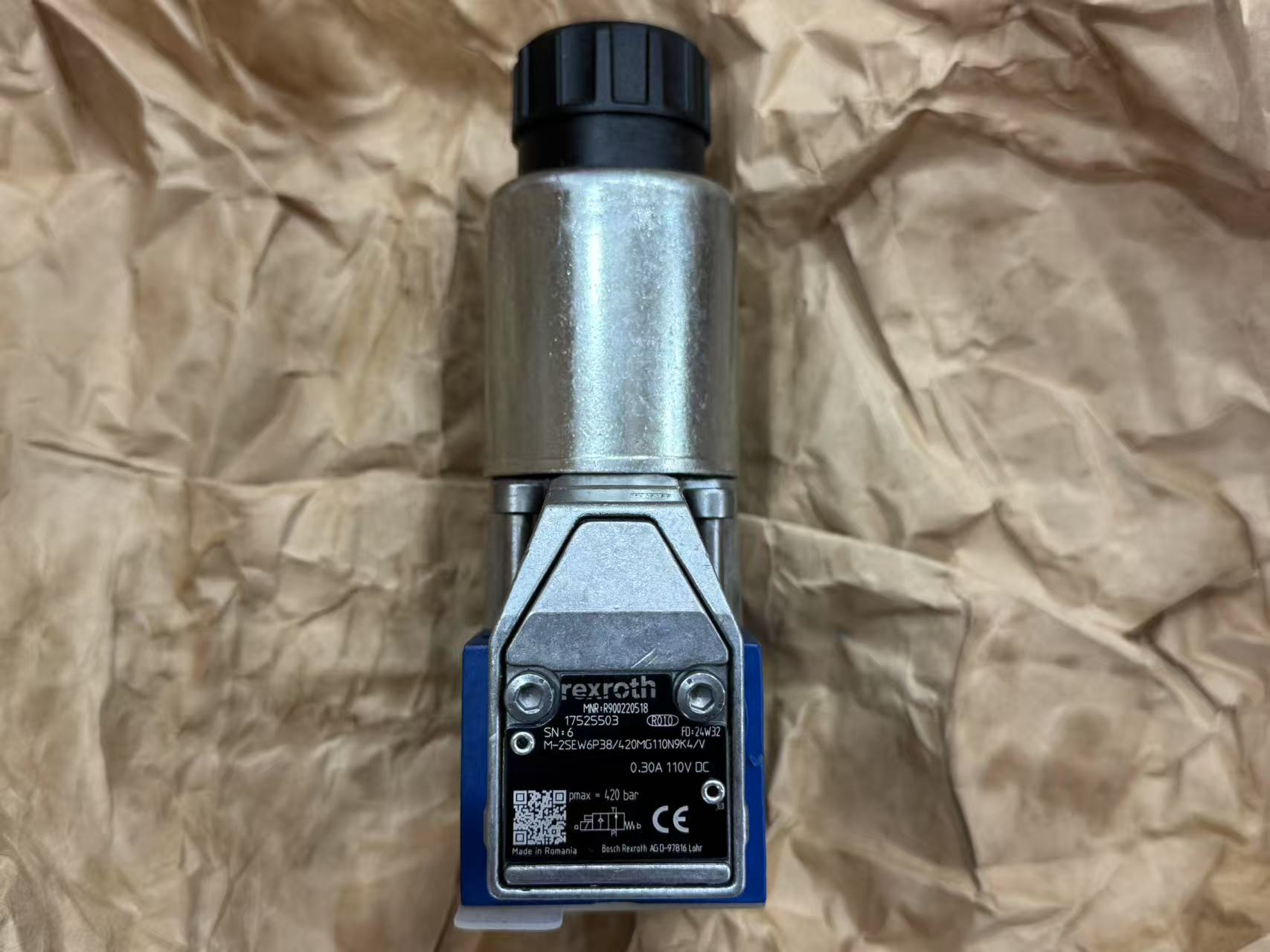 Rexroth M-2SEW6P3X/420MG110N9K4/V Directional Control Valve