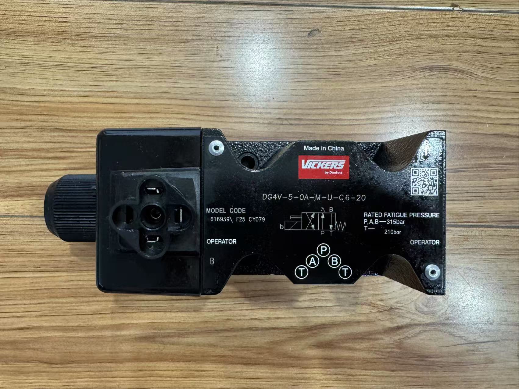 Vickers Solenoid Directional Control Valve DG4V-5-0A-M-U-C6-20